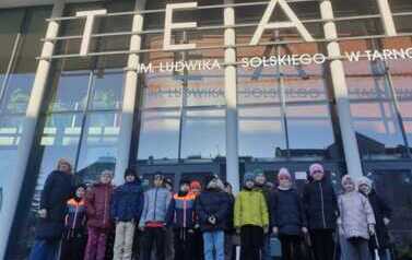 Teatr zbliża, uczy i inspiruje &ndash; relacja z realizacji  przedsięwzięcia &bdquo;Wyjście z klasą&rdquo;  w Szkole Podstawowej im. T. Kościuszki w Połańcu 1