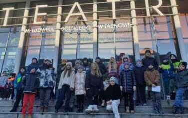 Teatr zbliża, uczy i inspiruje &ndash; relacja z realizacji  przedsięwzięcia &bdquo;Wyjście z klasą&rdquo;  w Szkole Podstawowej im. T. Kościuszki w Połańcu 2