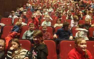 Teatr zbliża, uczy i inspiruje &ndash; relacja z realizacji  przedsięwzięcia &bdquo;Wyjście z klasą&rdquo;  w Szkole Podstawowej im. T. Kościuszki w Połańcu 9