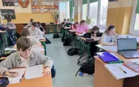 Og&oacute;lnopolski Konkurs Wiedzy Liturgicznej 3 - uczniowie piszą test